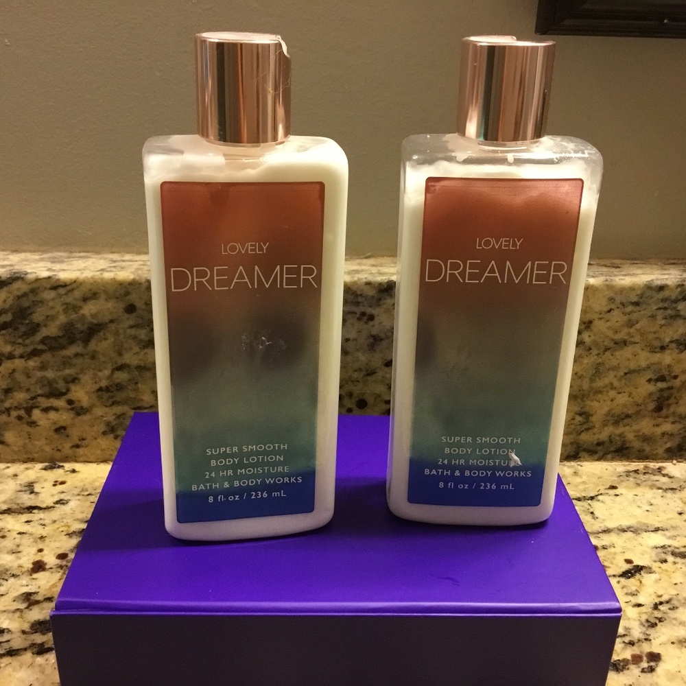 1 bottle..Bath & Body Works LOVELY DREAMER Super Smooth Moisture Body Lotion